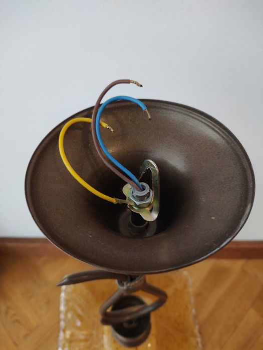 Lampa sufitowa z ozdobnym kloszem