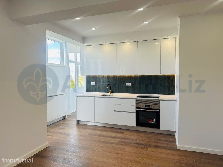 Fully Renovated T2+1 | Central Venteira Area, Amadora