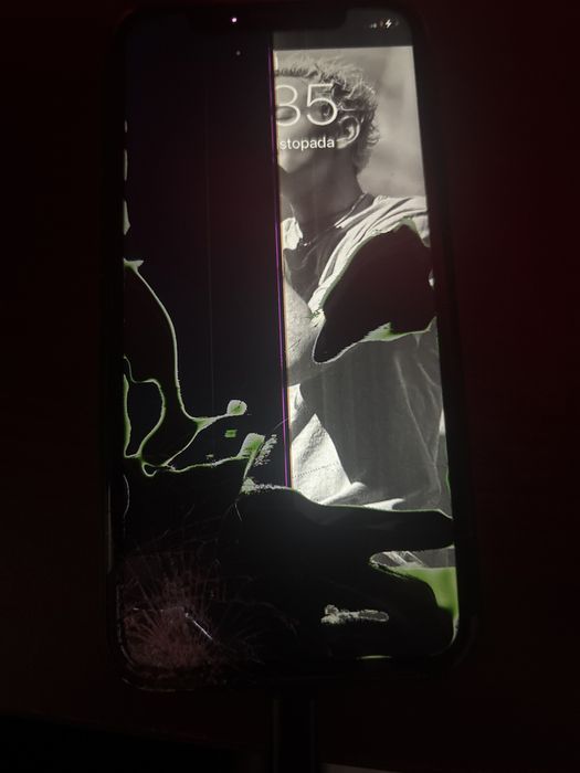 Iphone XR - zbita szybka