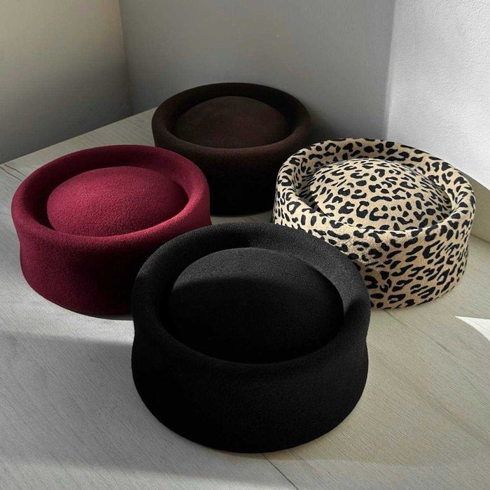 Капелюх таблетка з кгуглою тулією з вовни BELLE чорний