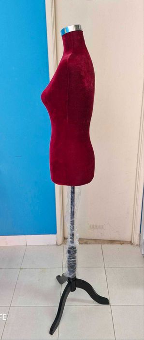 Manequim Feminino cor Vermelho d Exposição Costura Novo único Portugal