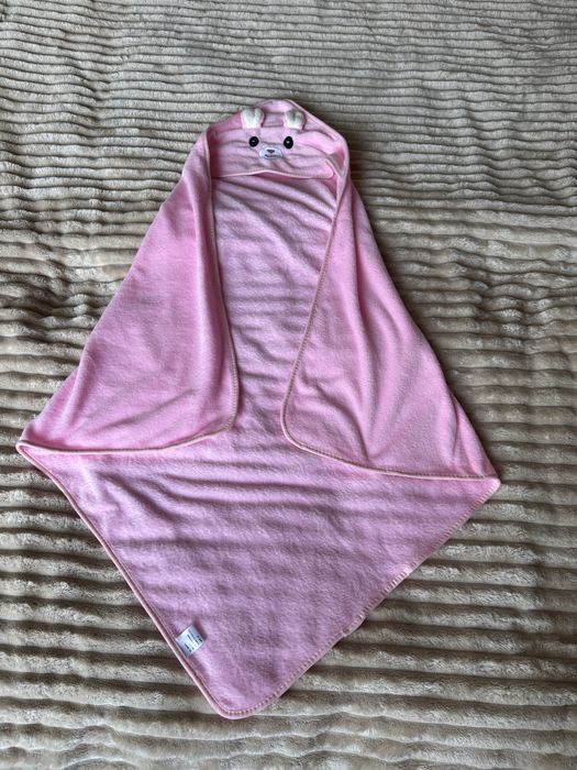 Детское розовое полотенце-уголок (зайчик)