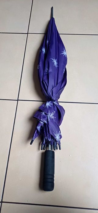 Parasolka fioletowa w śnieżki automat