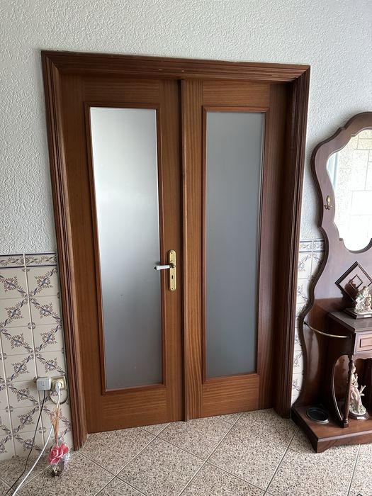 Portas interiores em mogno