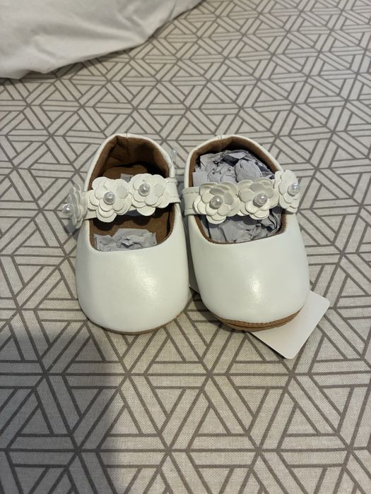 2 pares sapatos de bebe