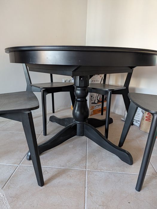 Mesa de jantar com 4 cadeiras