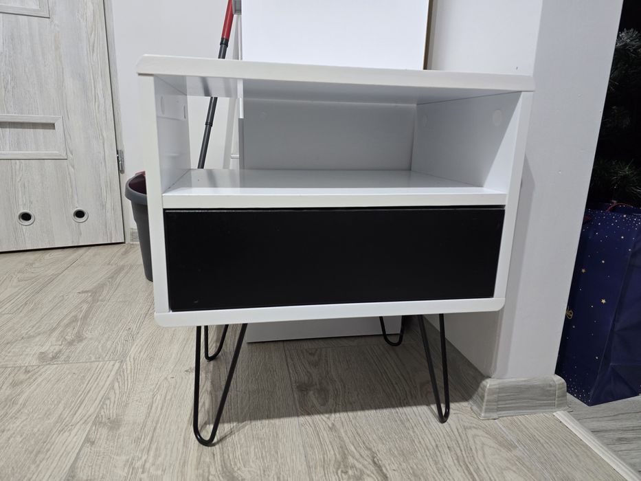 Stoliki nocne czarno białe