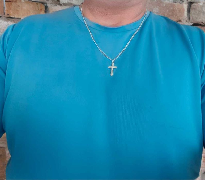 Naszyjnik pancerka z krzyżykiem – stal szlachetna / pudełko