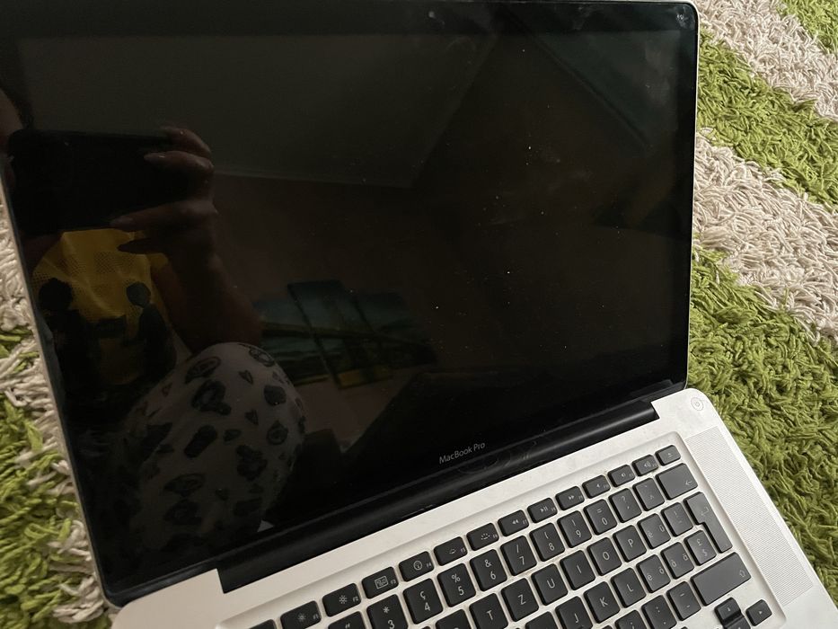 Macbook pro неробочий, на розбірку
