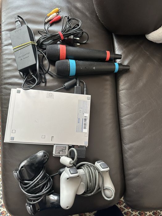 Продам ігрову приставку в комплекті