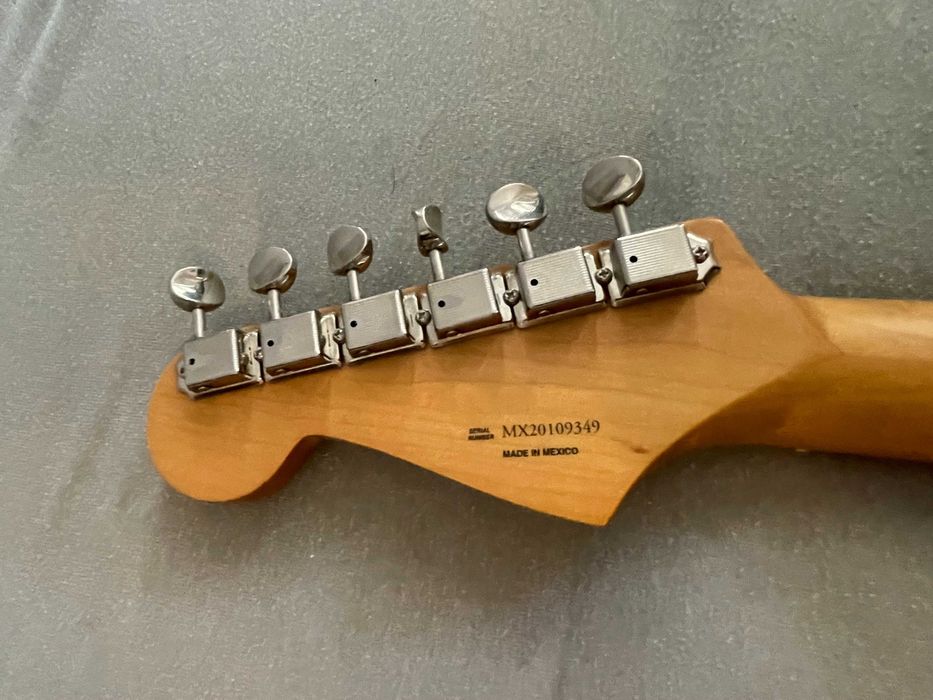 Gitara elektryczna Fender Artist H.E.R. Stratocaster MN CHRM GLW
