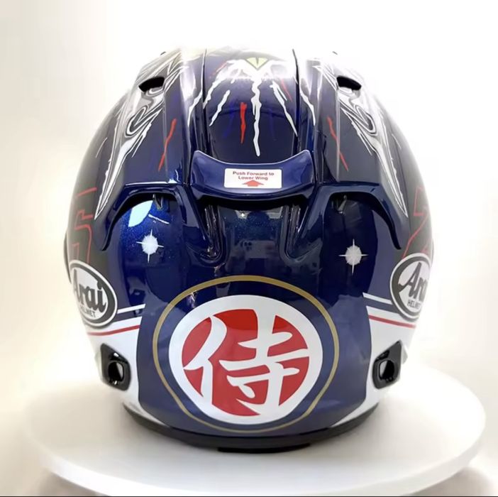 Capacete arai aberto
