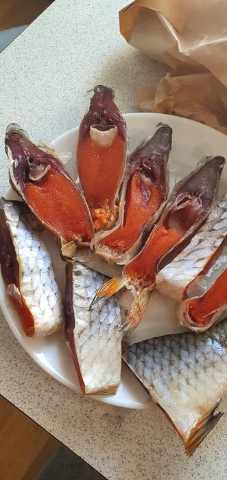 Тарань малосольная. Плотва вяленая сушеная с икрой.