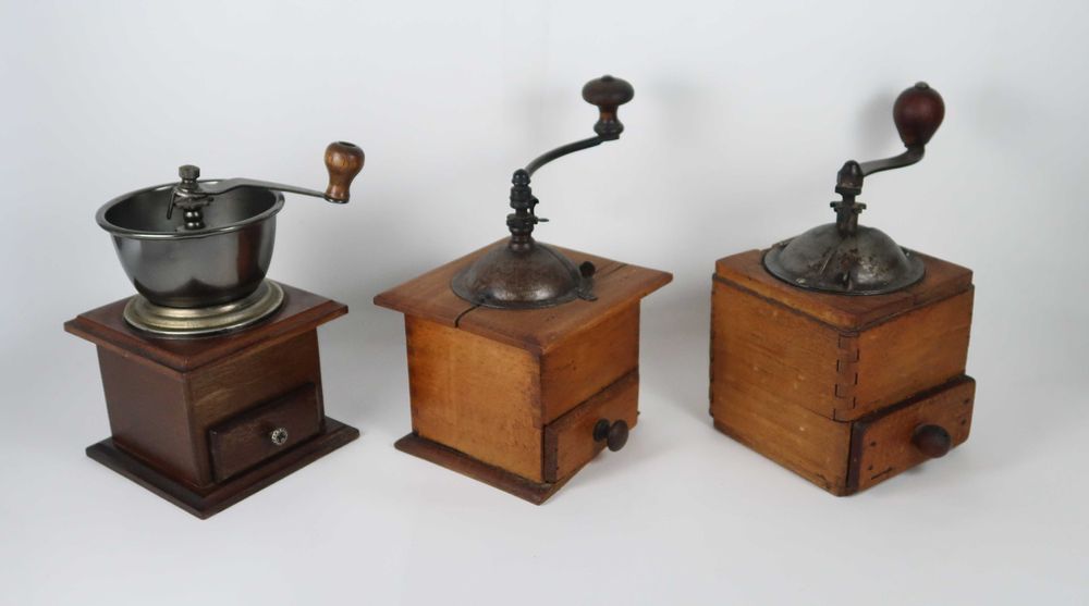 3 Moinhos de café muito antigos