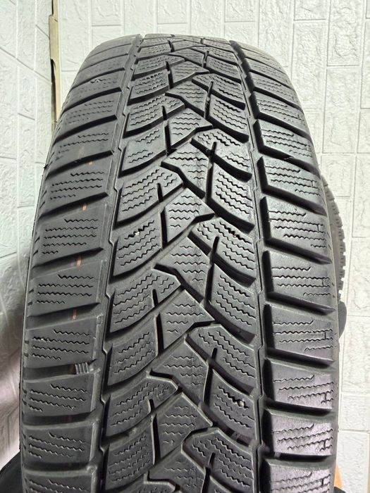 205/60/16 комплект зимових шин 2022 рік 7 мм залишку Dunlop