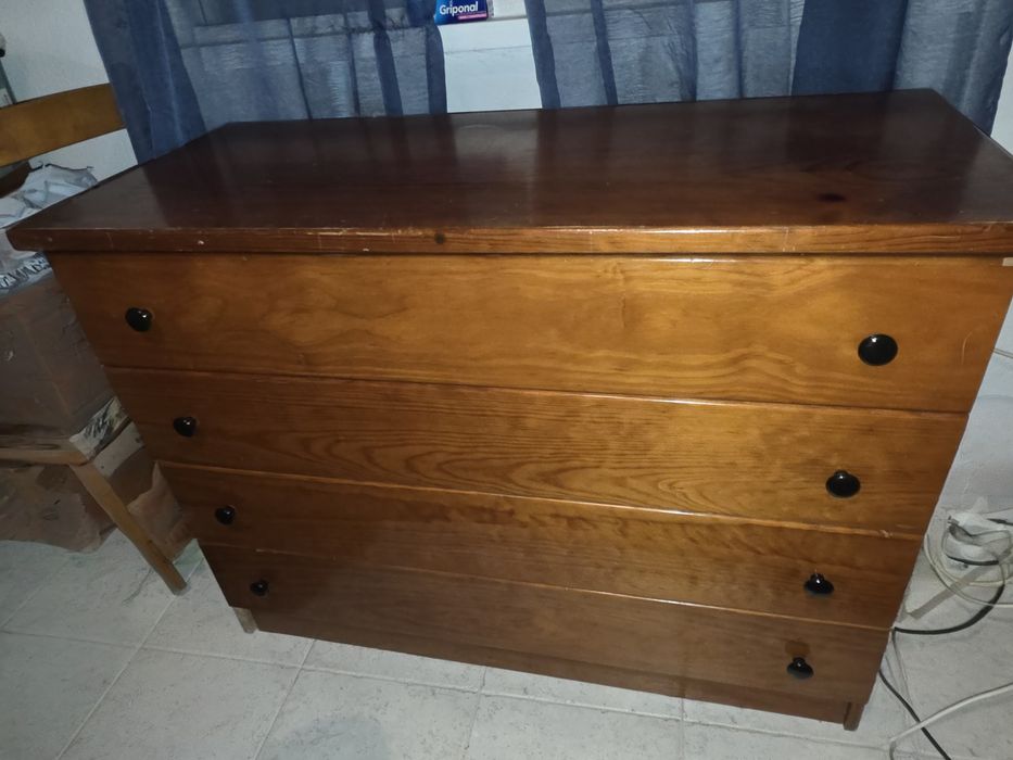 Armário, cómoda e secretária