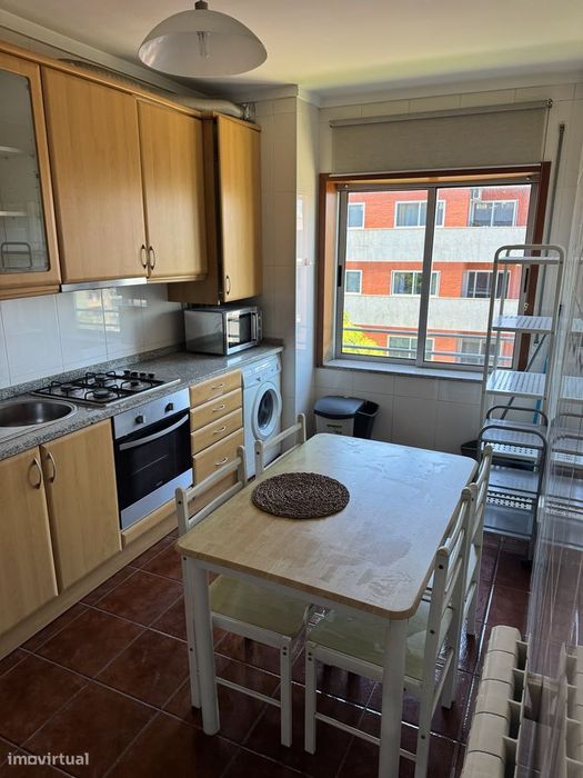 Apartamento T1 mobilado na Rua Francisco Sousa Gomes