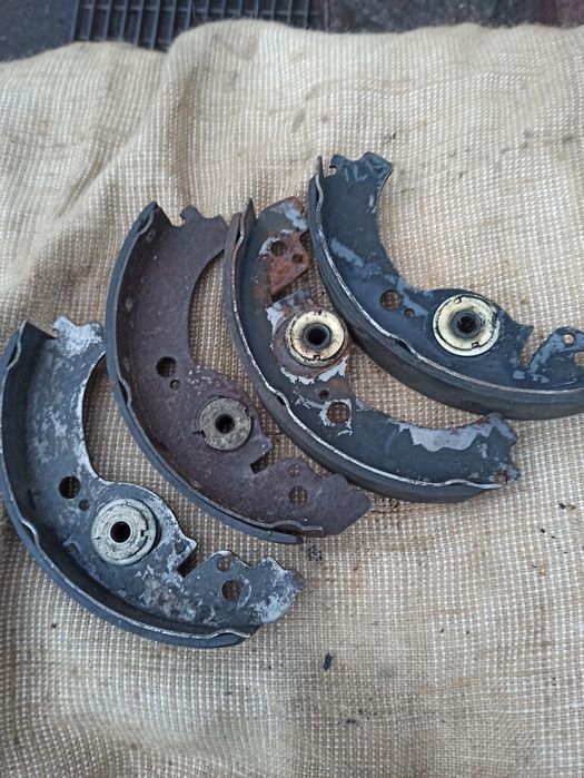Задні тормозні колодки ваз 2106