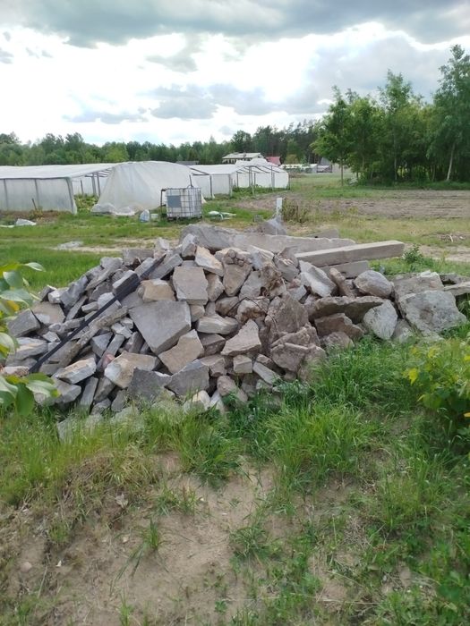 Oddam cegły kamienie