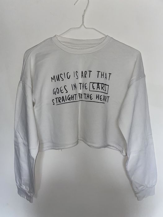 Biała krótsza bluza z napisami sinsay