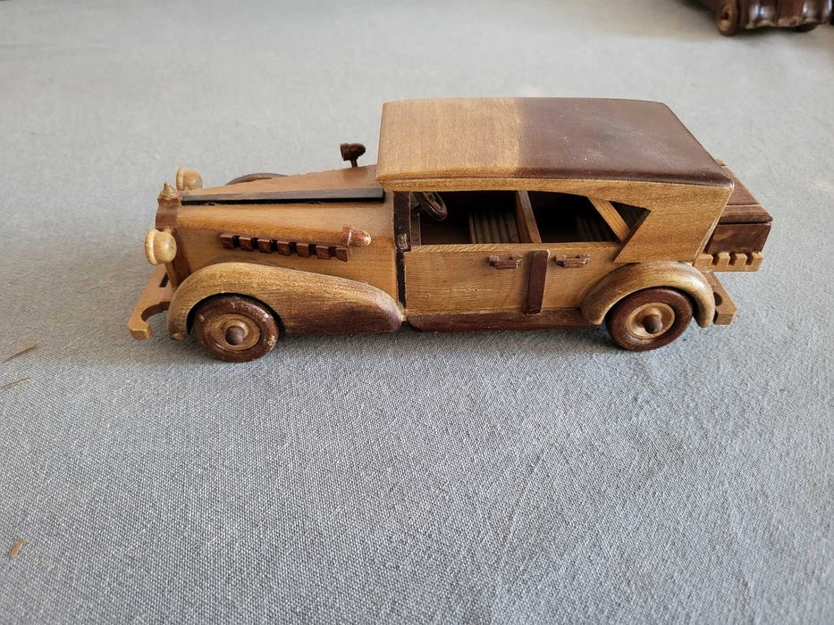 Conjunto de Carros em Madeira