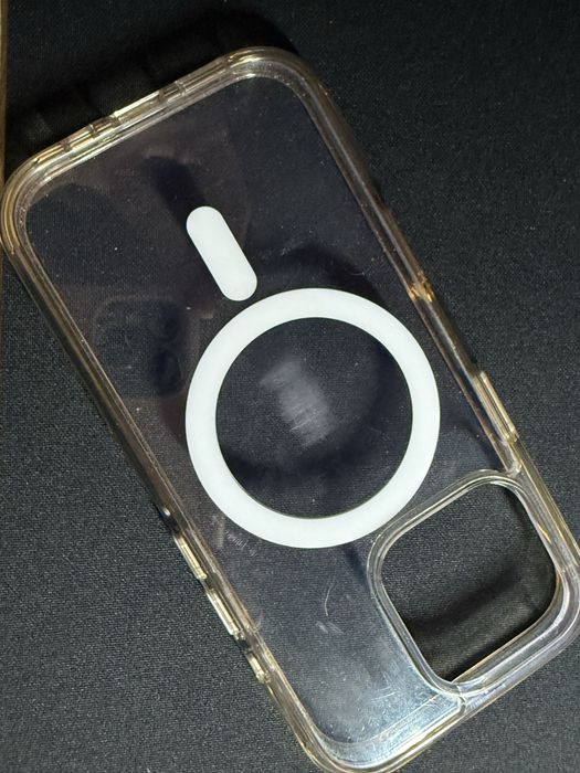 Оригінальний чохол на iphone 16 pro