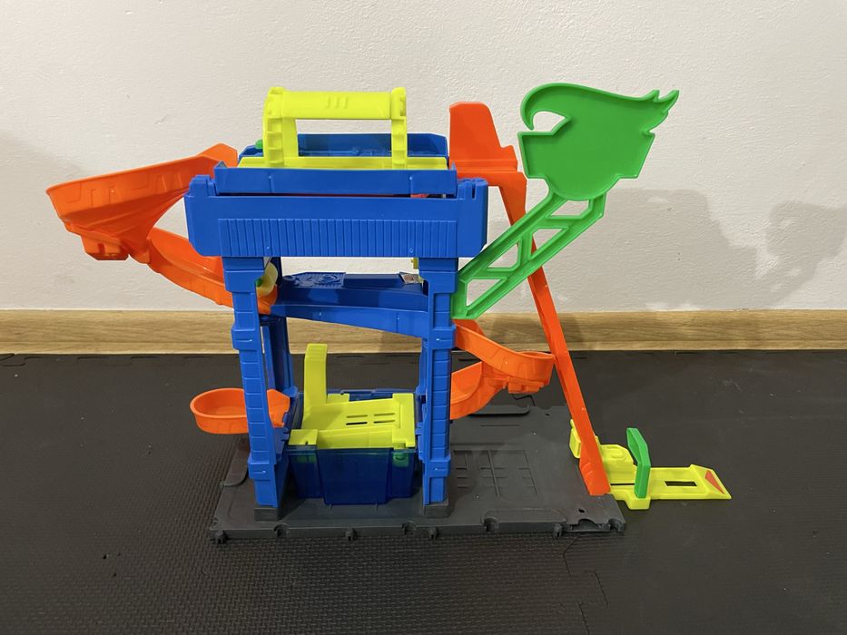 Zjeżdżalnia Hot Wheels Myjnia odjazdowe zakręty garaż