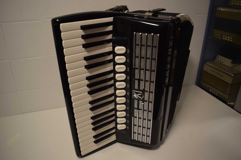 Acordeao Hohner Favorit IV P 4 Voz 96 Baixox, N . 257