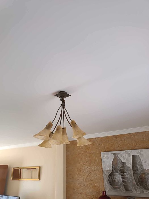 Candeeiro de sala em bom estado (Foros de Amora)