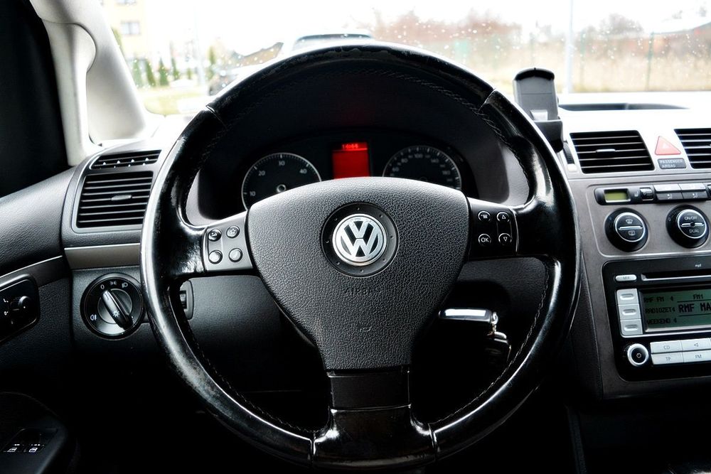 Volkswagen Touran Automat, Klimatyzacja, Czujniki parkowania, Podgrzewane fotele