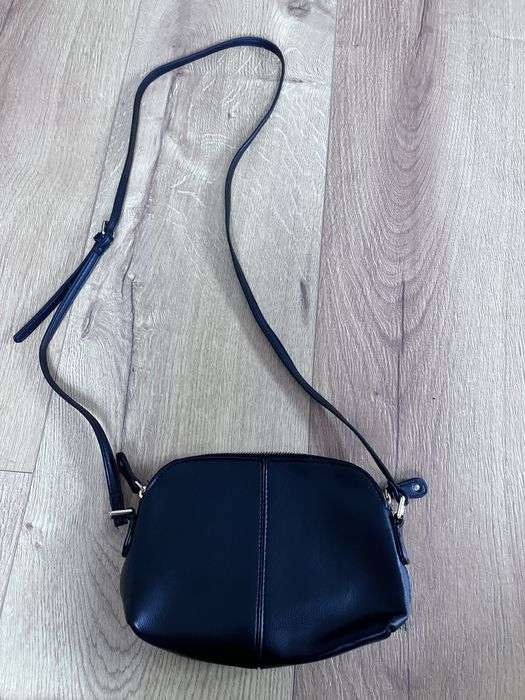 Czarna torebka Dorothy perkins na pasku