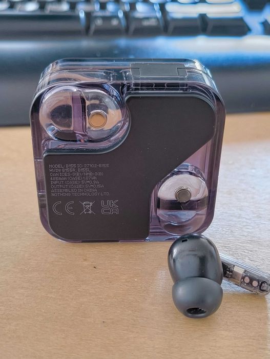 Nothing Ear (2) preto _ peças (caixa carregamento sem fios + earbud direito), usado em condição como novo