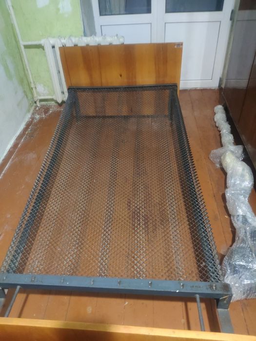 Ліжко односпальне  металеве на пружинній сітці 90х190