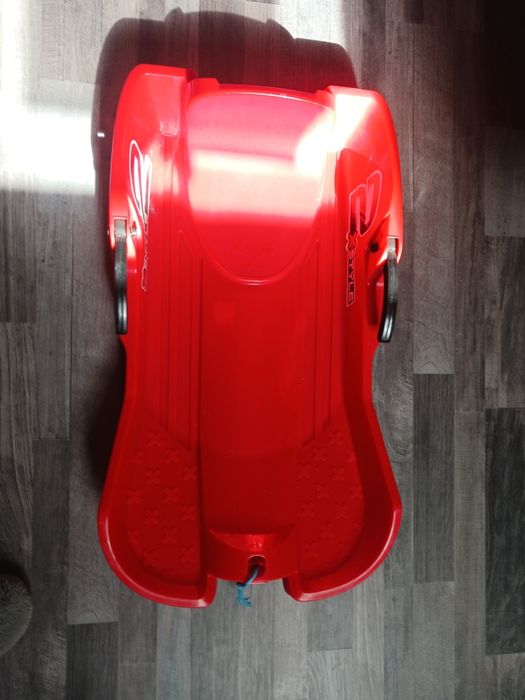 Carrinho de brincar na neve