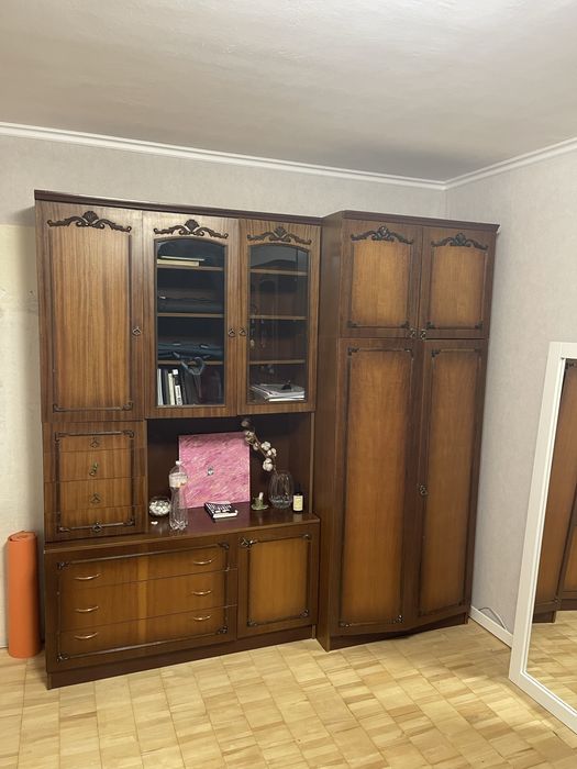 Стенка с распашными шкафами