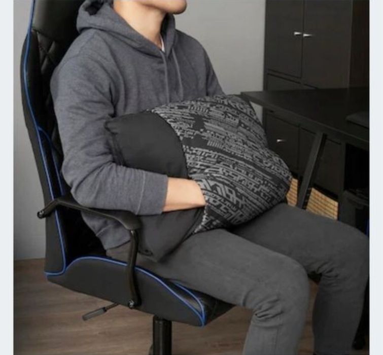 Kołderka podróżna IKEA.