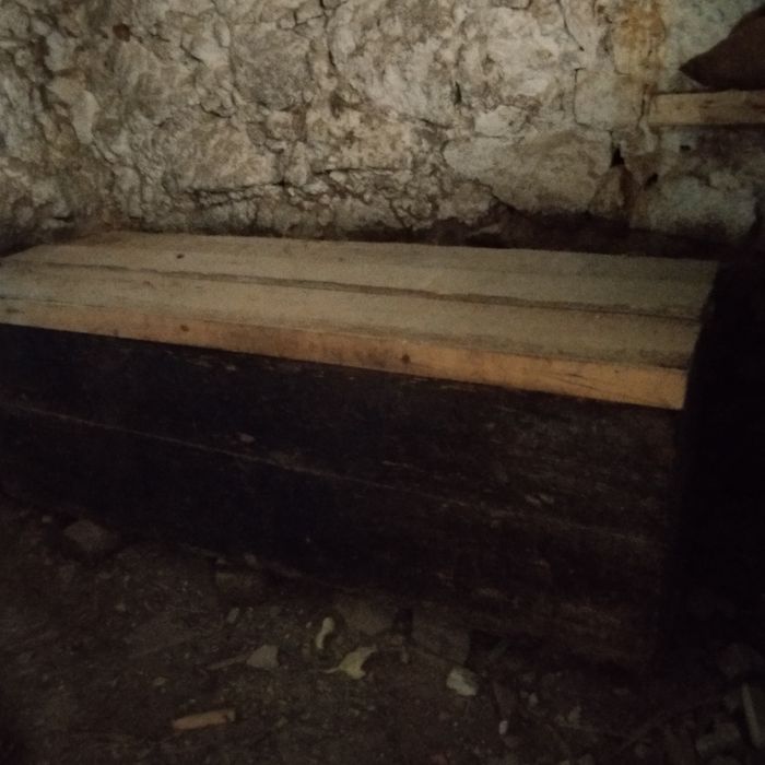 Arca de madeira para cereais antigo