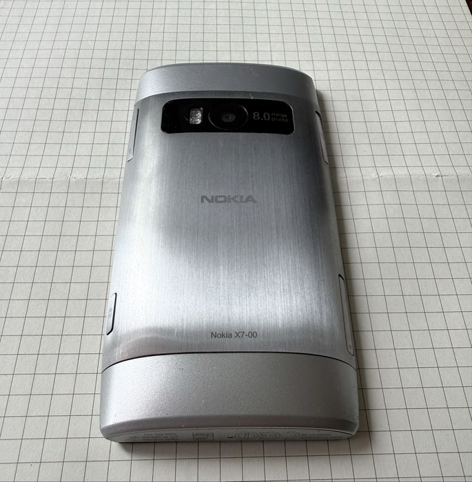 Смартфон Nokia X7-00
