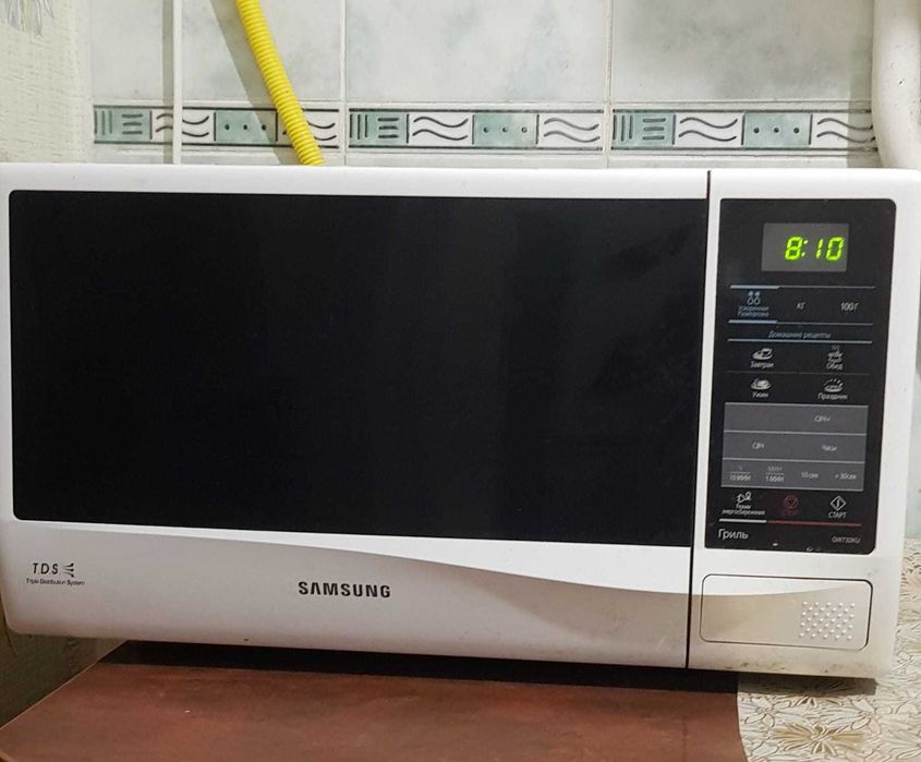 Мiкрохвильова пiч Samsung