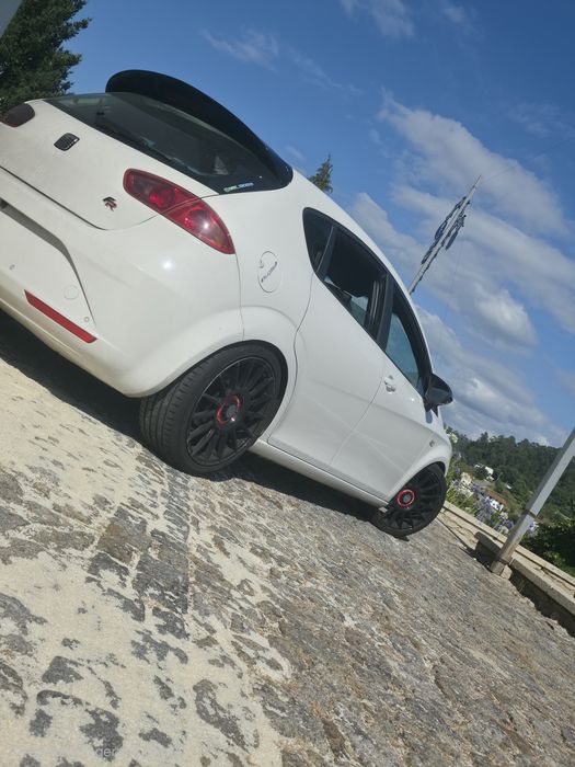 SEAT Leon 1.6 TDI (1P) – Full Extras