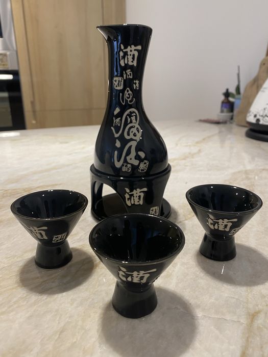 Conjunto de Sake Japonês em Cerâmica Preta com Aquecedor (5 peças)