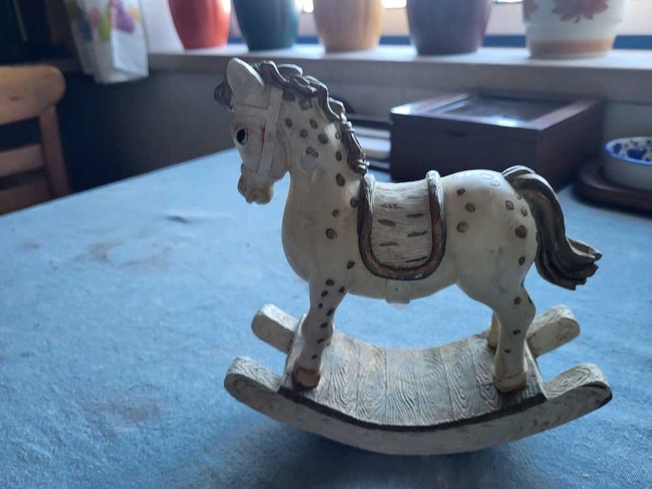 Cavalo de Baloiço em Cerâmica