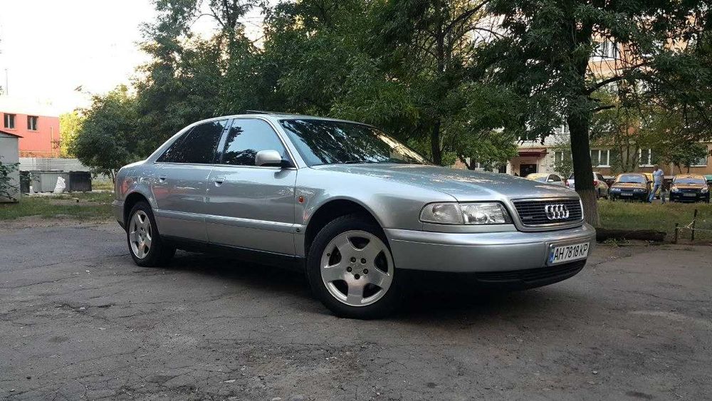 Продам AUDI A8 D2  легенда