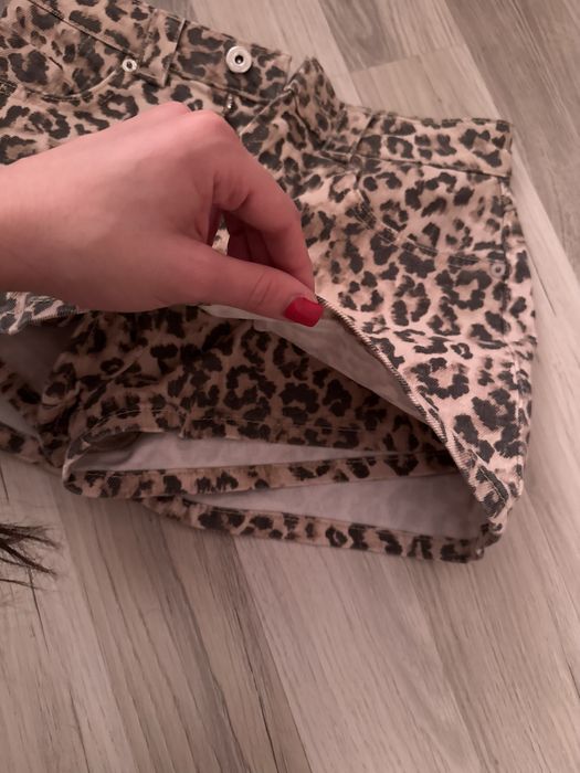 Джинсова леопардова юбка Stradivarius з шортиками