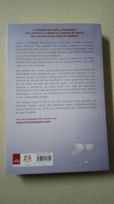 Livro "Um refúgio para a vida" de Nicholas Sparks.