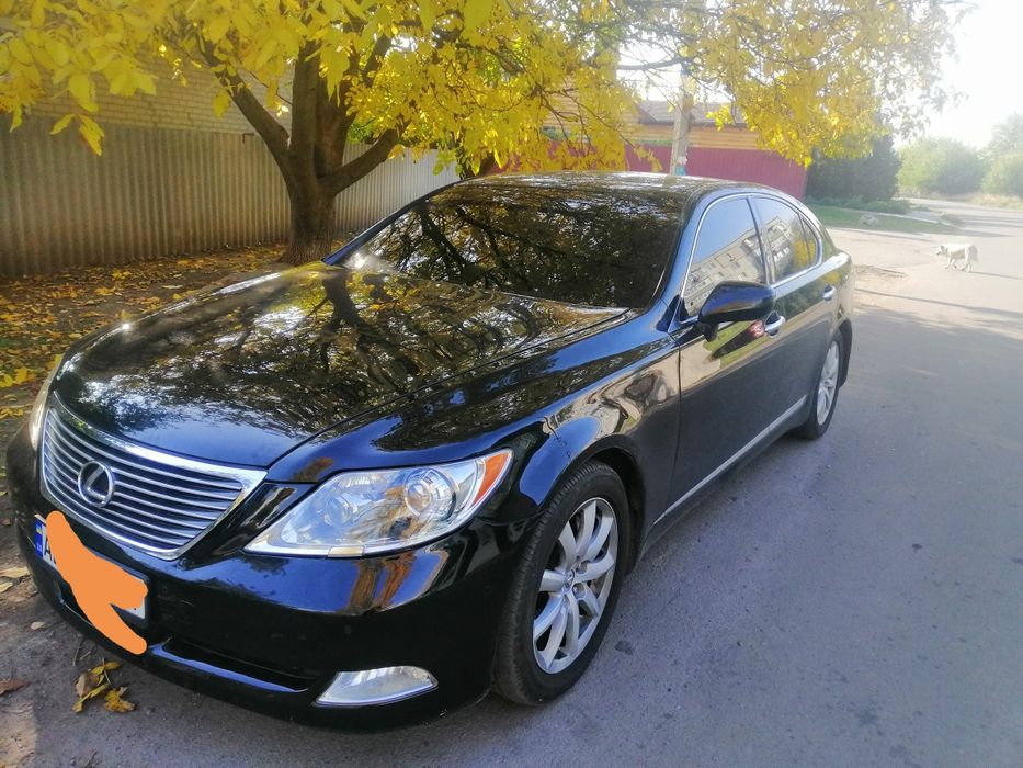 Продам семейный автомобиль