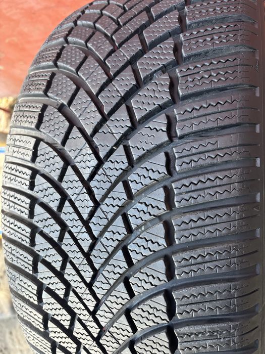 235/40/19 R19 Brigestone Blizzak LM005 зима 1 шт