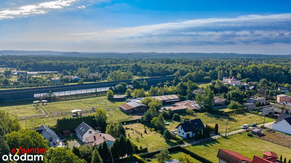 z wszystkimi mediami, obok nowych domów, 5 min- wjazd na Autostradę A4