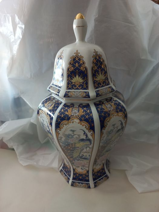 Pote decorativo com pavões