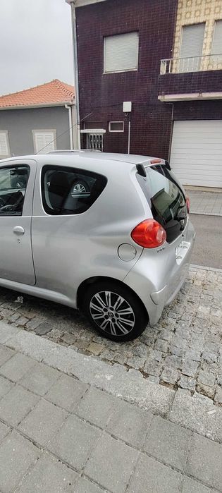 Toyota Aygo impecável